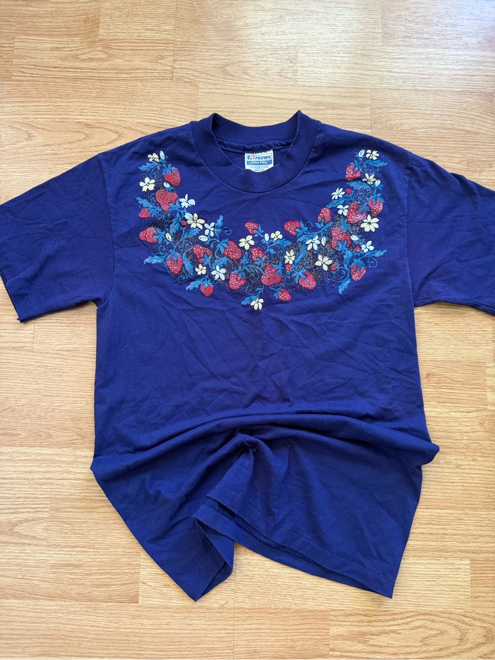 Vintage 80s Hanes Fifty-Fifty Strawberry Wreath Single Stitch T-Shirt Medium
